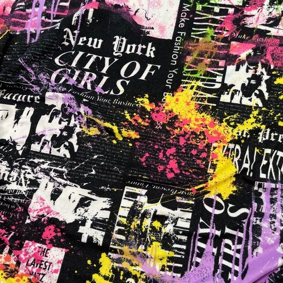 Love ❤️ size large paint splatter newspaper vneck curved hem short sleeve shirt - Picture 4 of 10